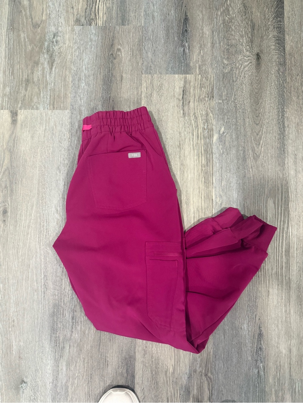 Figs dark magneta